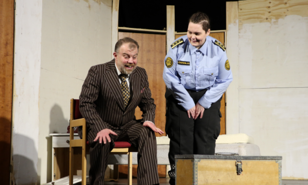 Leikfélag Norðfjarðar sýnir Óþarfa offarsa