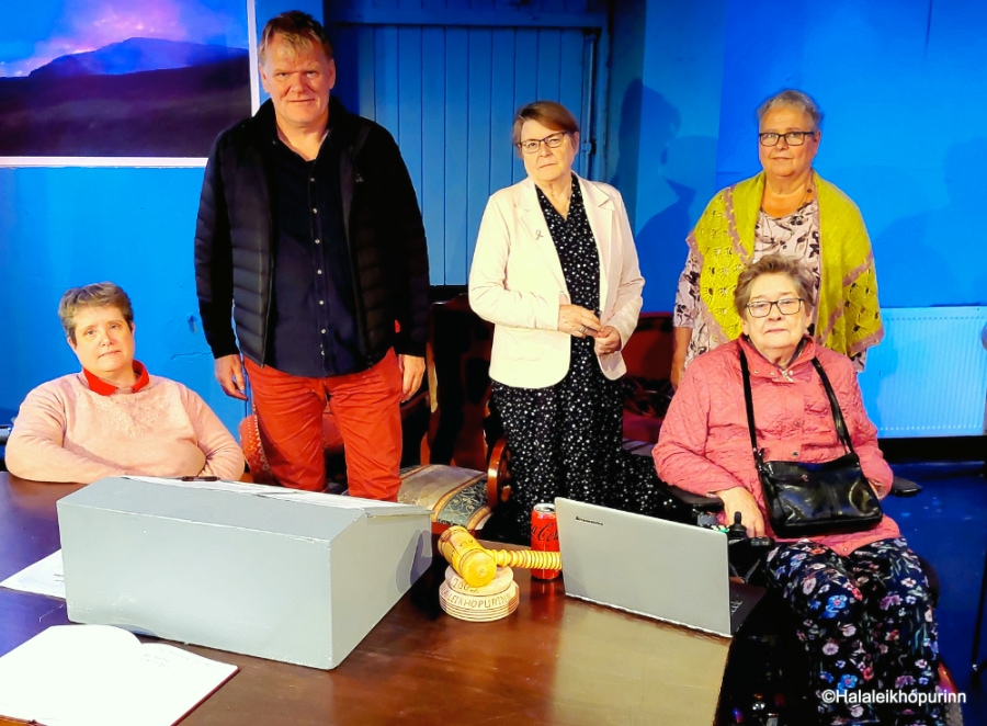 Halaleikhópurinn ræður leikstjóra